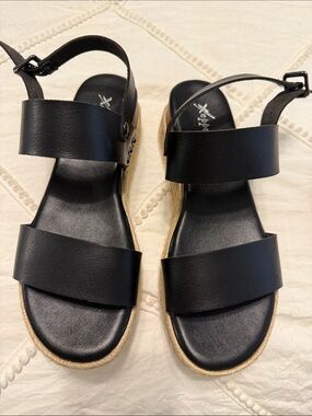 Xappeal Black Women's Platform Sandals - 7 1/2